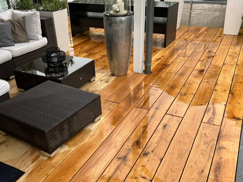 Fertige Holzterrasse mit hochwertigen Dielen, Zimmerei Friebel Hüllhorst