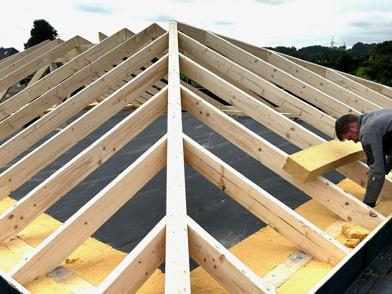 Energetische Dachsanierung mit neuer Dämmung, Zimmerei Friebel
